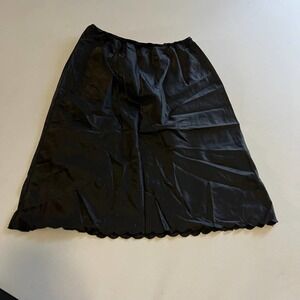 Vintage black slip scallop edge embroidered floral pattern M